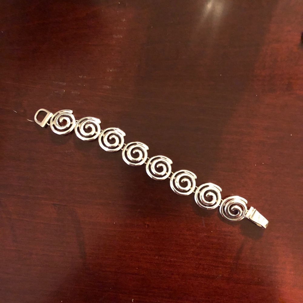 Beautiful sterling silver swirl bracelet